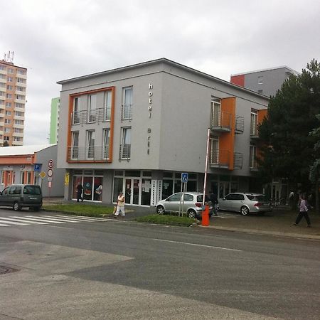 Hotel Arli Senica Eksteriør bilde