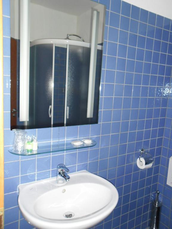 Hotel Arli Senica Eksteriør bilde